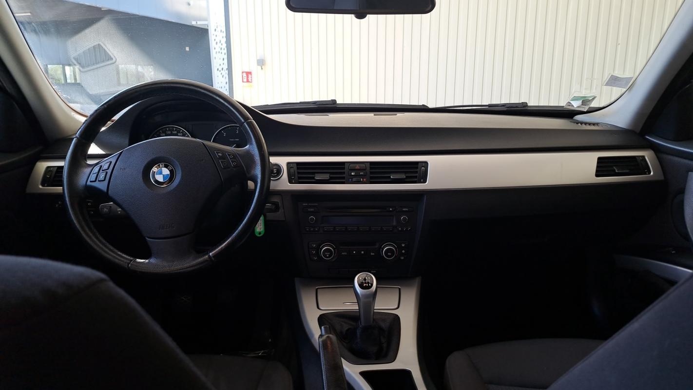 Intérieur extérieur BMW SERIE 3 GRIS 